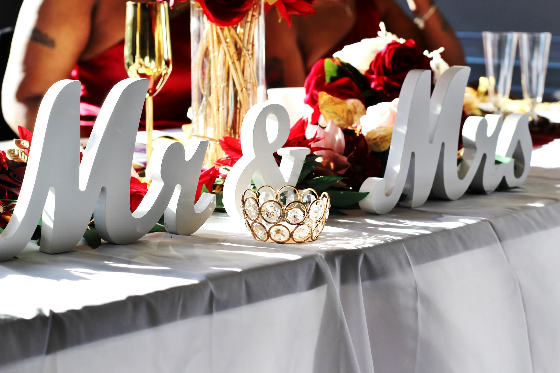 Mr and Mrs sweetheart table sign with roses